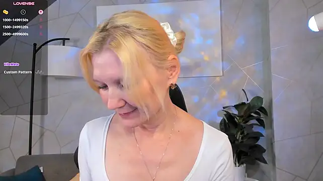 Julie_Lucasのウェブカメラショー