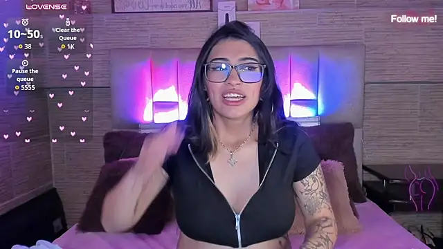 mia_devine_ Adlı Modelin Canlı XXX Sohbeti