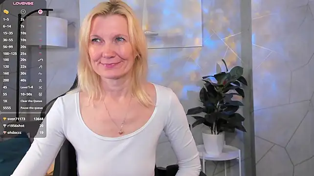 Julie_Lucas Live XXX Chat