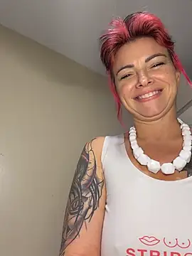 צ'אט XXX בשידור חי של MarlaFknSinger