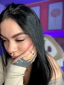 Megaan__More Adlı Modelin Canlı XXX Sohbeti