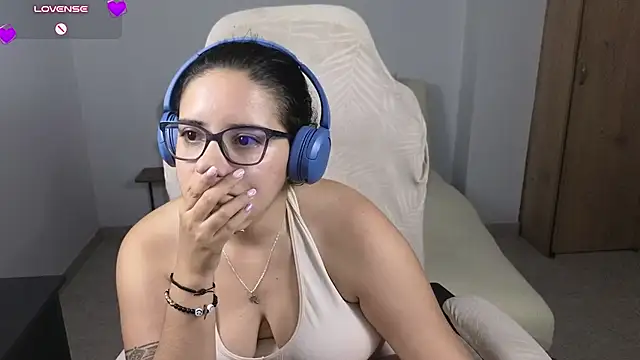 blue__moon_'s Live XXX Chat