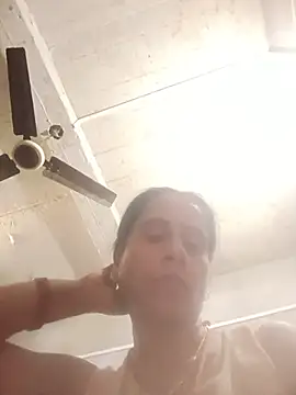 Chat +18 de Komalrani2 ao vivo
