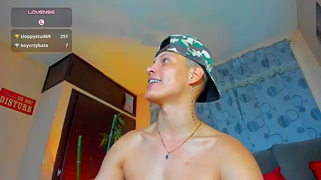 XXX chat uživo modela DavidNeill