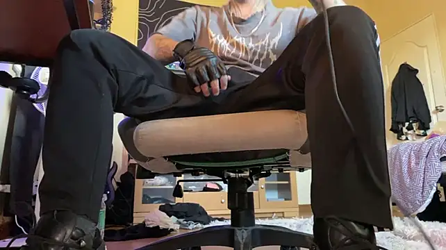 razor_paul live XXX chat