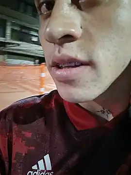 Cris-h live XXX chat