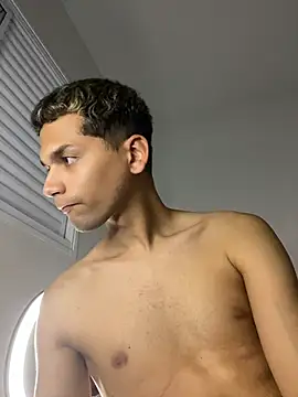 Chatroom XXX en direct de Alexhot1906