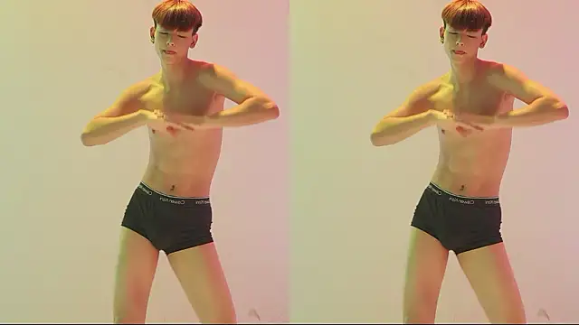 HE-ONE's Live XXX Chat