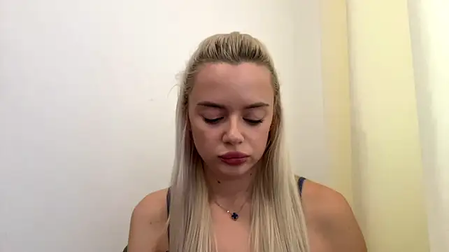 NakitaSavely Adlı Modelin Canlı XXX Sohbeti