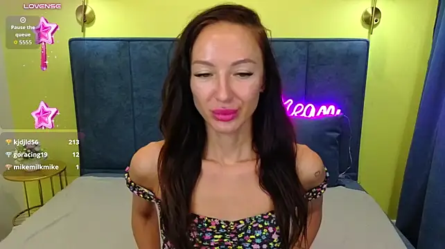 LinaMoonn_ 现场XXX聊天