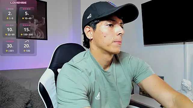 JakeMillerx 即時 XXX 聊天