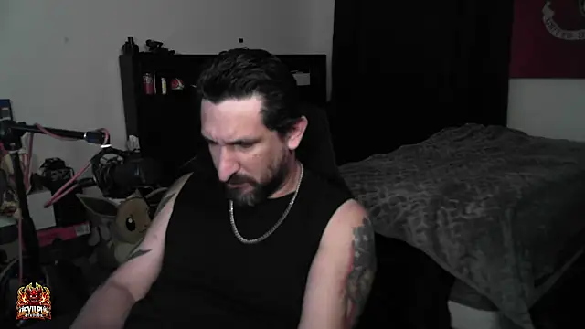 DevilPup75_ élő XXX-chatje
