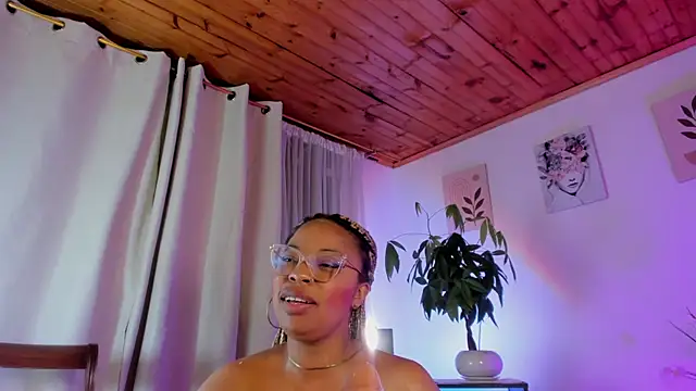 Imlauraa Adlı Modelin Canlı XXX Sohbeti