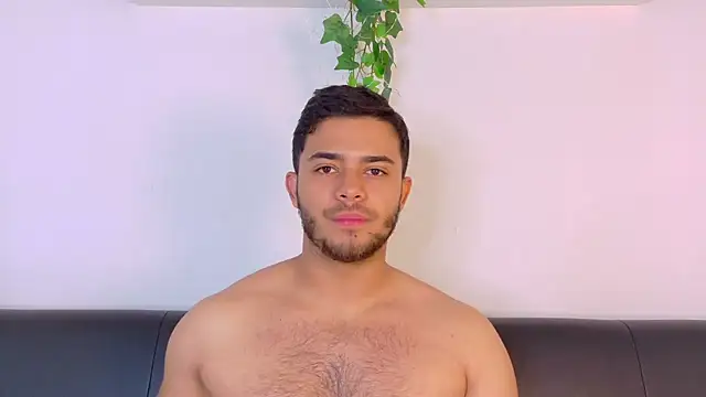 XXX chat uživo modela TylerWest_