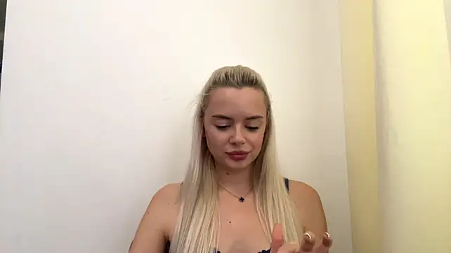 NakitaSavely's Live XXX Chat