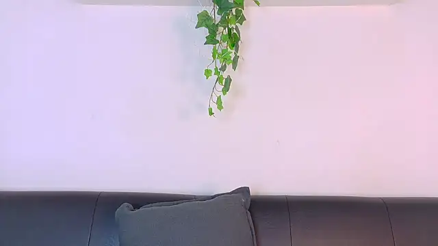 XXX chat uživo modela TylerWest_