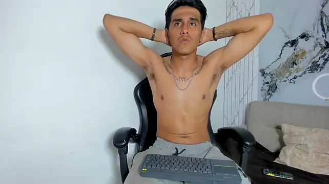oliverSky_ লাইভ XXX চ্যাট