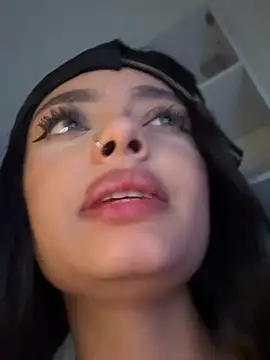 Kitty_Bliss' Live XXX Chat