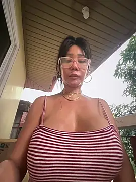 sweetieme Adlı Modelin Canlı XXX Sohbeti