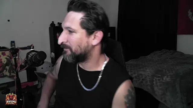 DevilPup75_ Chat XXX in diretta