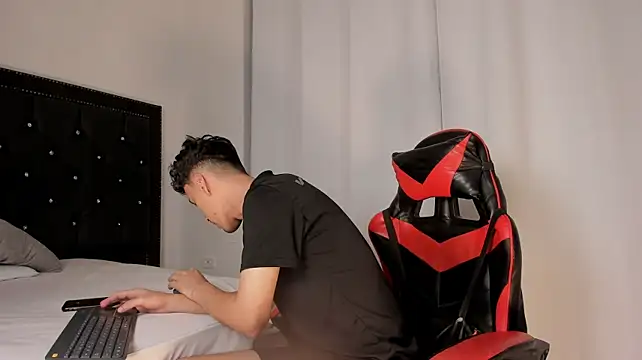 XXX chat uživo modela MaxLeons