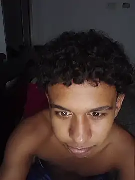YourCaramelBoy Show in webcam