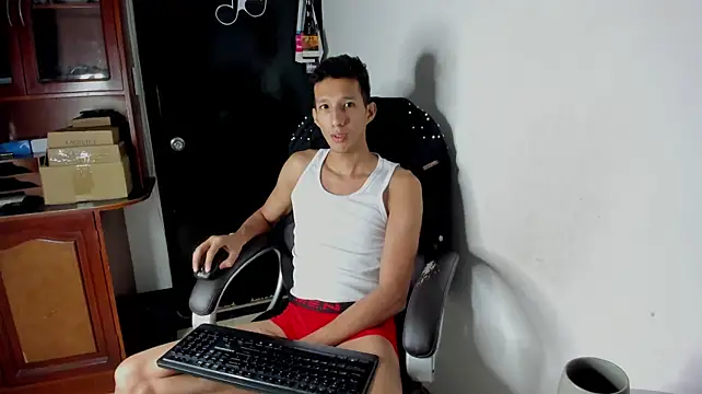 AlphaMarco live XXX chat