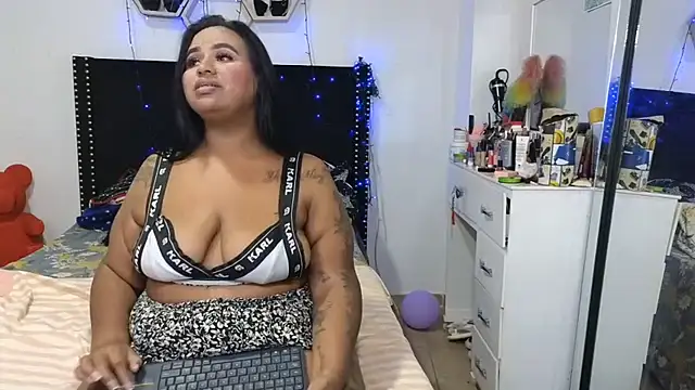 Chat XXX en directo de charlotte_077