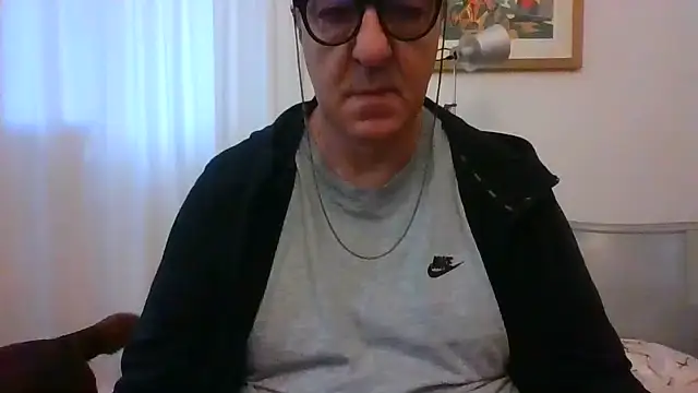 ANONIMO7735's Live XXX Chat