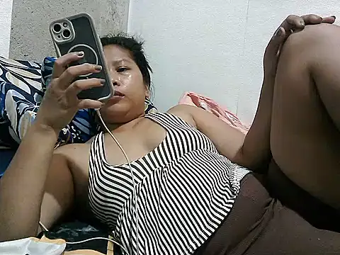Pilipinalyn23 Chat XXX live