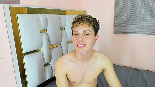 Twink_Andy: διαδικτυακό σόου στην κάμερα