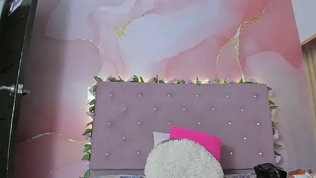 violet_taylor_'s Live XXX Chat