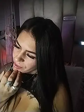chelaqueen_ Adlı Modelin Canlı XXX Sohbeti