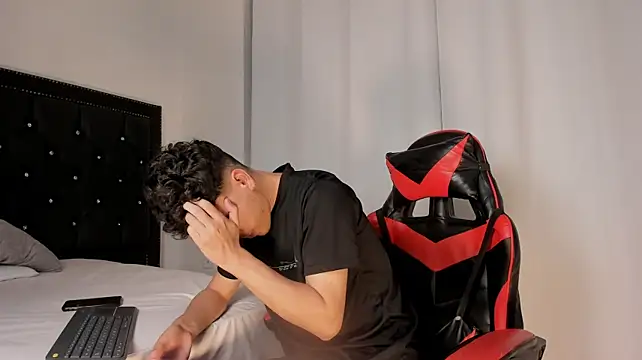 Онлайн чат XXX MaxLeons