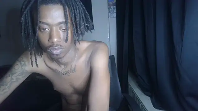 slimgod13 élő XXX-chatje