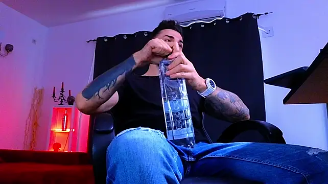 MightyAaron66 live XXX chat