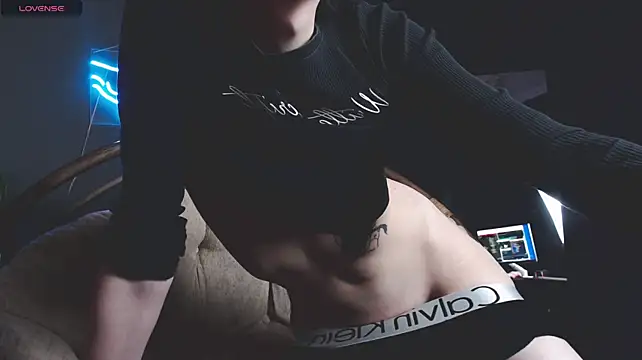 SkinnyWinx live XXX chat