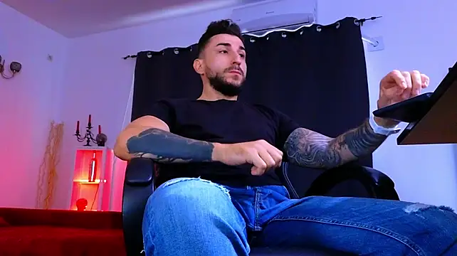 MightyAaron66 现场XXX聊天