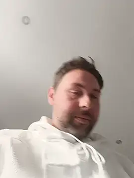 broots91's Live XXX Chat