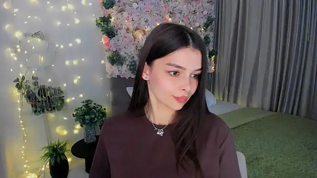 ContinentOfTranquility's Live XXX Chat