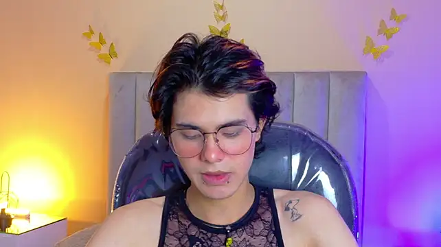 Czat XXX na żywo – Derek_Sinn