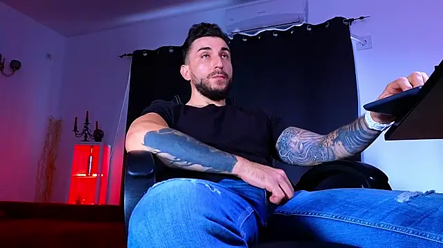 MightyAaron66's Live XXX Chat