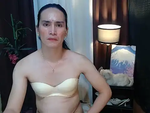 HornyKerujieTrans' Live XXX Chat