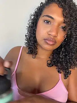 XXX chat uživo modela MilaTeenX