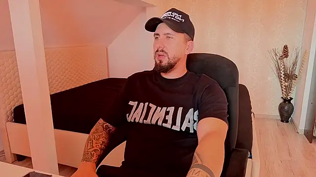 LoganStroud Adlı Modelin Canlı XXX Sohbeti
