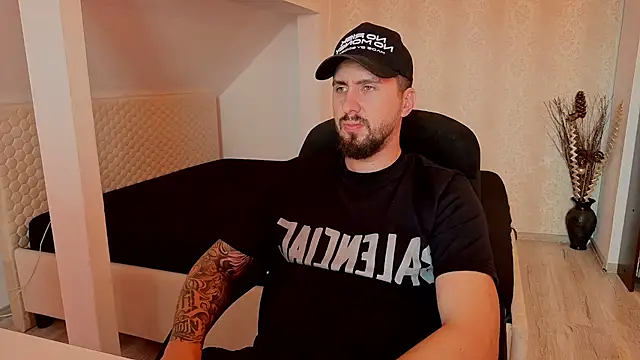 LoganStroud élő XXX-chatje