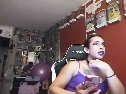 Pokazy przed kamerką – TranSexualJade95