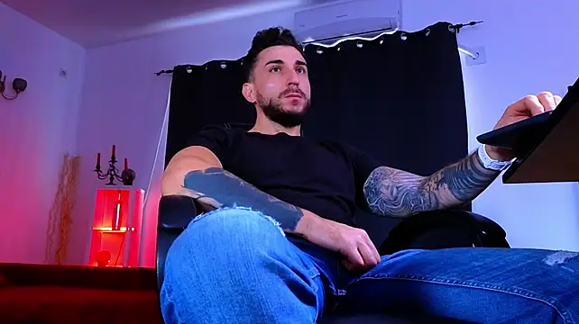 MightyAaron66 – Naživo XXX chat