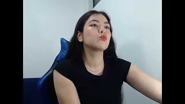 EloiseJun's Live XXX Chat