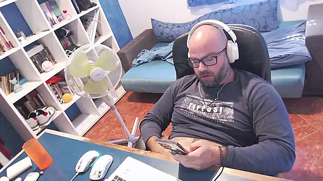 הופעת וובקאם של ravingr4d4